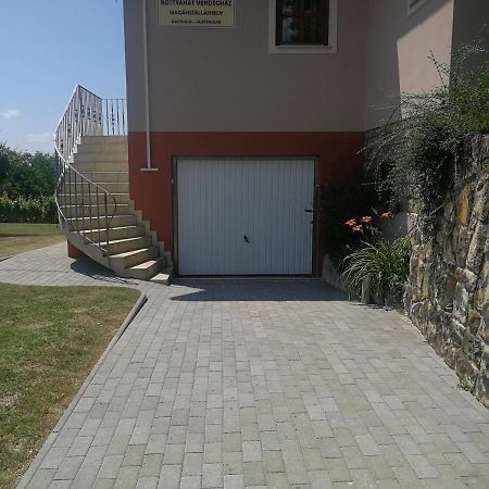 Bottyahat Guesthouse Rezi Exterior photo